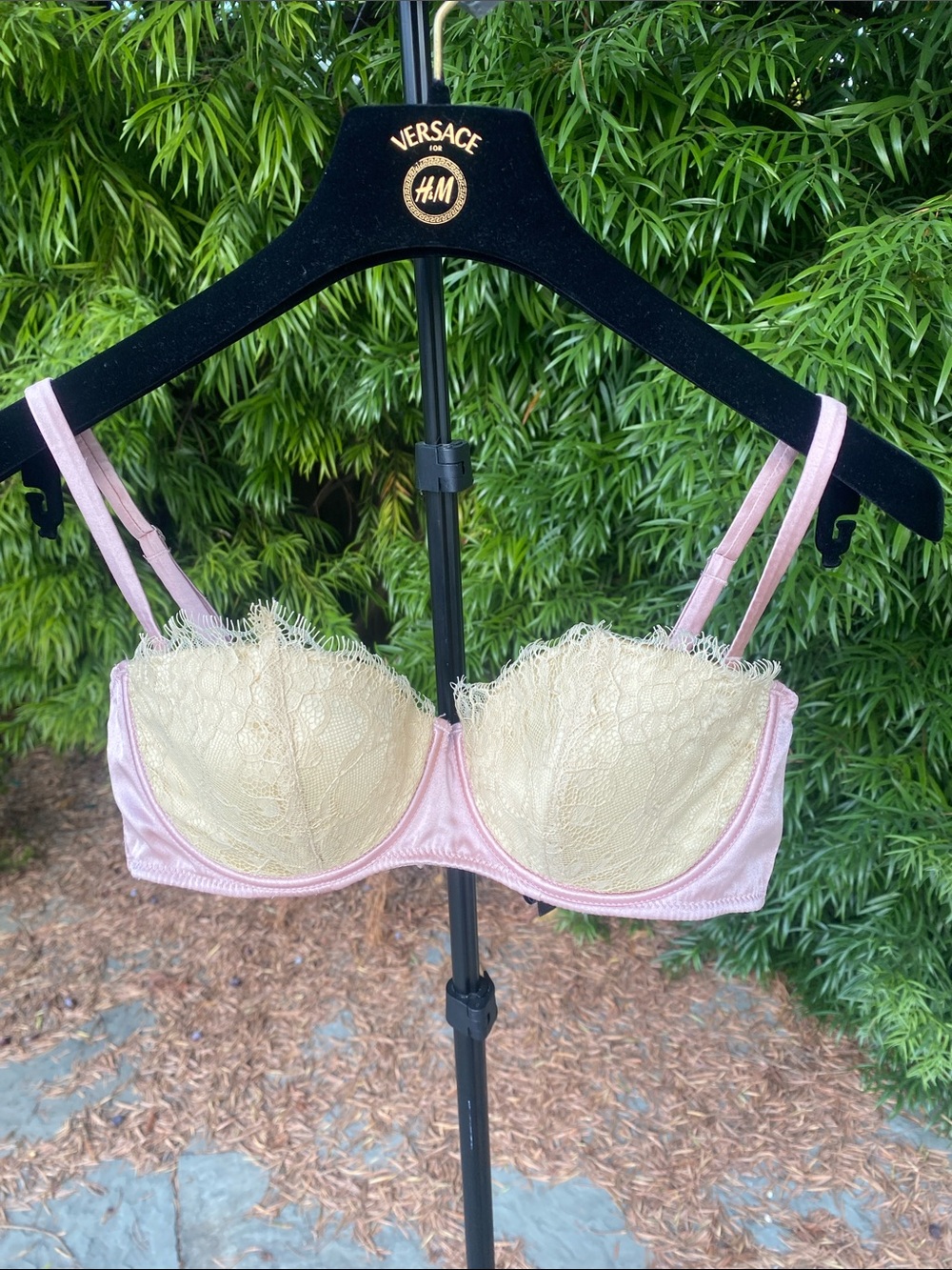 Elle Macpherson  intimate Lace-Trim Underwire Bra in Pink and Cream